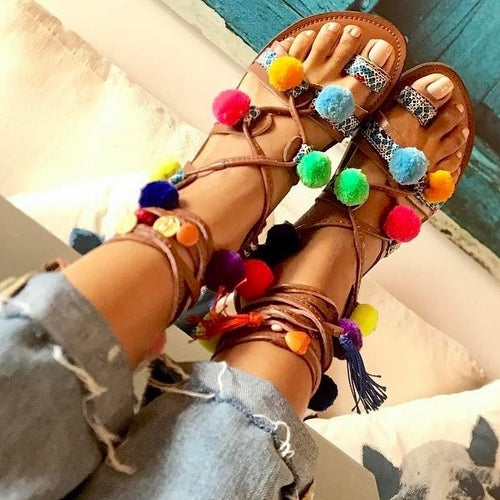 Sandales Haute Pom Poms Luxury - Sandales faites à la main avec du cuir de qualité supérieure et des pompons colorés.